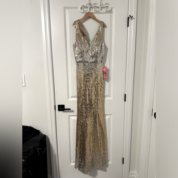 Brand new!! Prom/ Fancy Gold Dress or Gown - Picture 1 of 2
